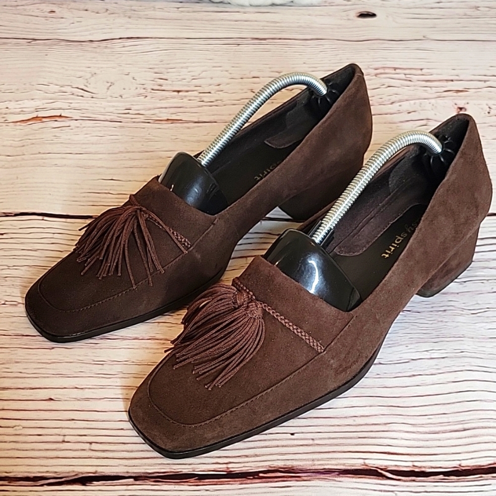 MAKE AN OFFER... ELEGANT! Deep Chocolate Brown Suede Tassled  Loafer Size 8